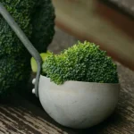 5-vihreaa-vihannesta-jotka-auttavat-sinua-saamaan-enemman-kalsiumia.webp.webp