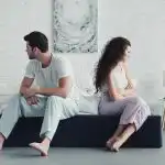 Eronneet ihmiset puhuvat riidasta, joka tuhosi heidän avioliittonsa