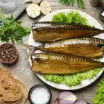 Kuinka marinoida makrilli pullossa: se osoittautuu savustetuksi