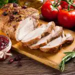 Pääsiäiseksi paistettu sianliha "Pöydän tähti": marinoituna herkullisessa hunajakastikkeessa