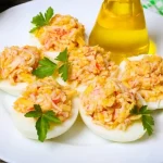 Raputikuilla ja juustolla täytetyt munat: lomaresepti raputikuilla-ja-juustolla-taytetyt-munat-lomaresepti.webp.webp