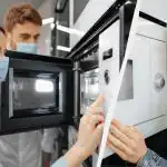 Tiedemies vastasi selvästi, onko mikroaaltouunien säteily vaarallista: missä tapauksessa -