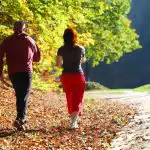 Vain 30 minuuttia päivässä: valmentaja kehitti 4 viikon kävelysuunnitelman verenpaineen